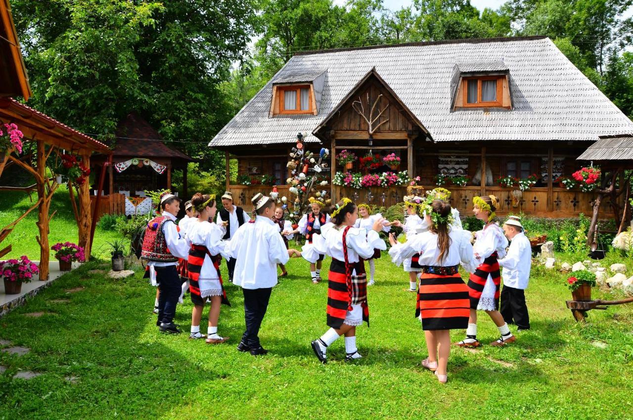 Pensiunea Rustic Oncesti Экстерьер фото