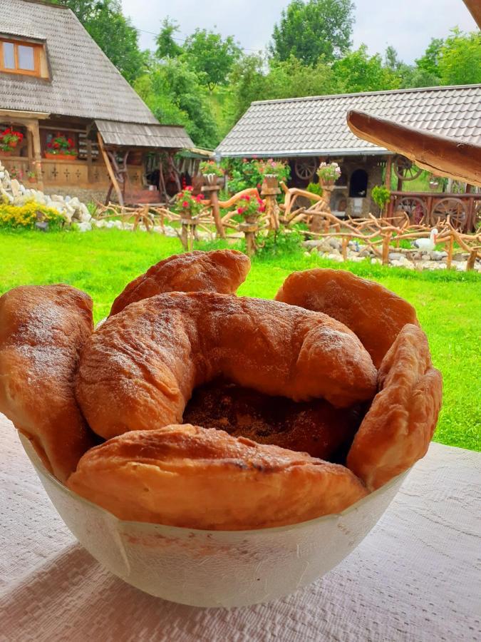 Pensiunea Rustic Oncesti Экстерьер фото